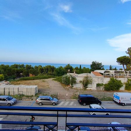 Appartamento con piscina Green Bay Village Pineto Exterior foto
